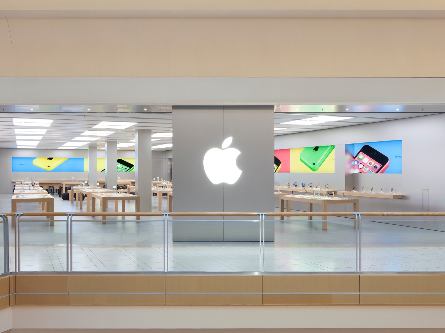 Apple Store WestShore